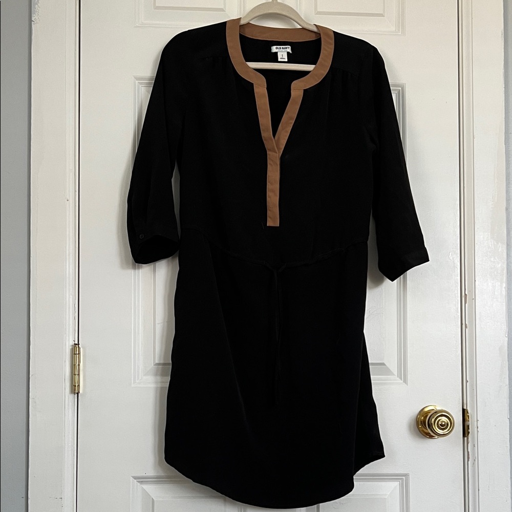 Old Navy Black and Tan Long Sleeve Dress
